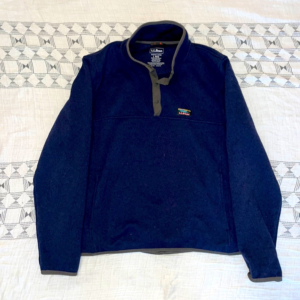 L.L. Bean slightly fitted fleece Pull over